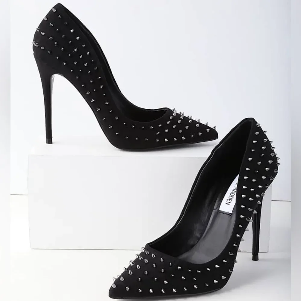 New Daisie-S Black Suede Studded Pumps Size 5.5